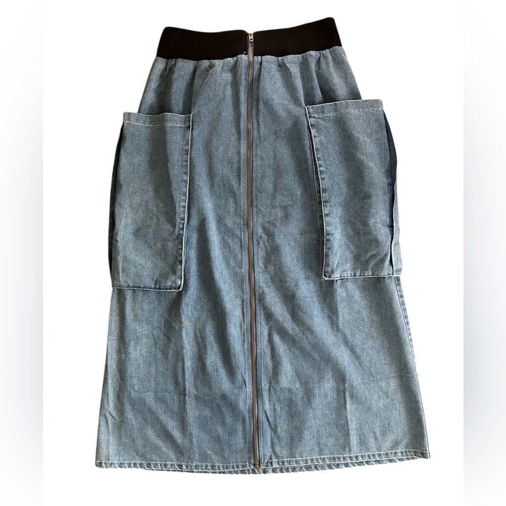 NWT Bamboo | Women’s Medium Blue Denim Zip Front Deep Pockets Midi Skirt Size 18